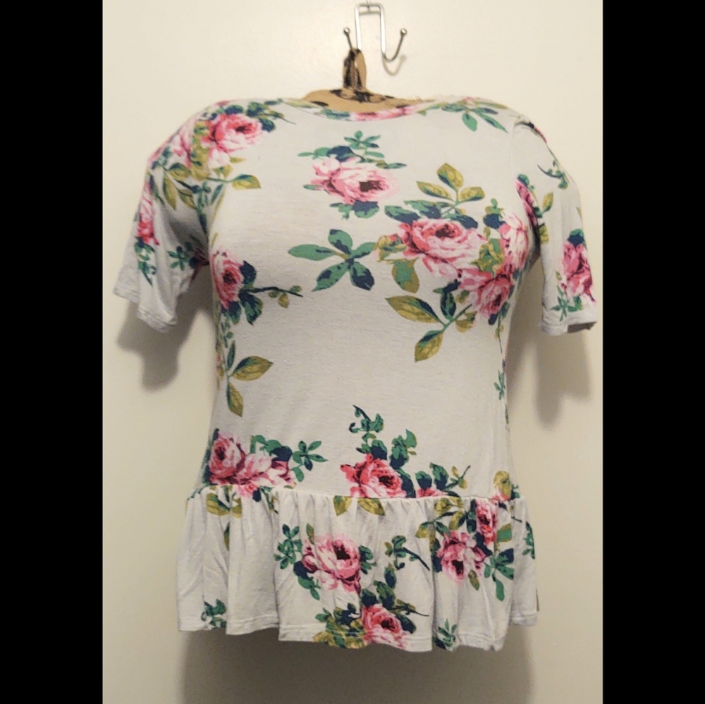 Stevie's & Co Floral 3/4" Sleeve Shirt